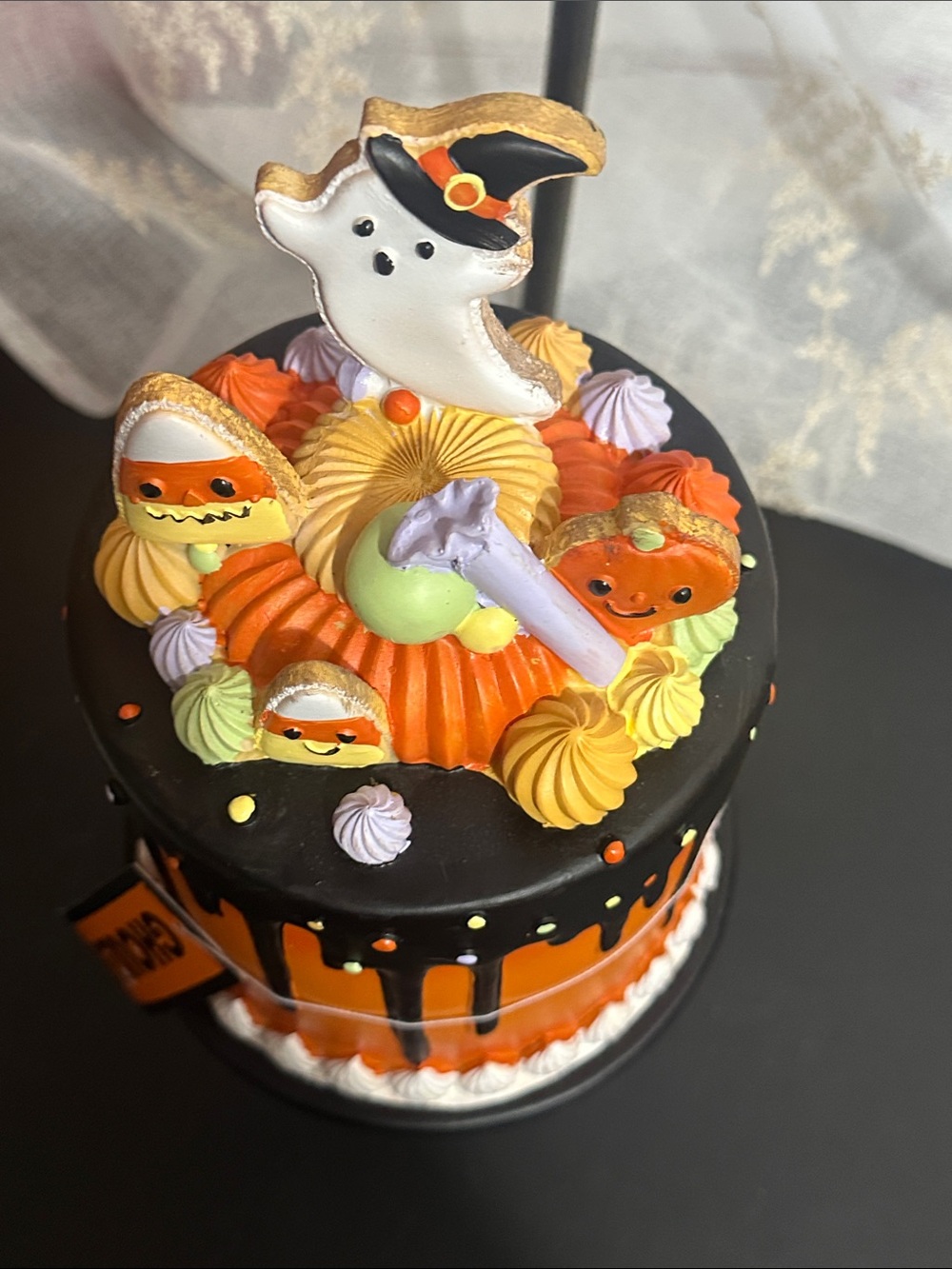 Ghoulish Halloween ceramic cake decor - Picture 2 of 3